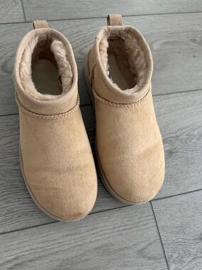 UGG Ultra Mini Driftwood Size 8